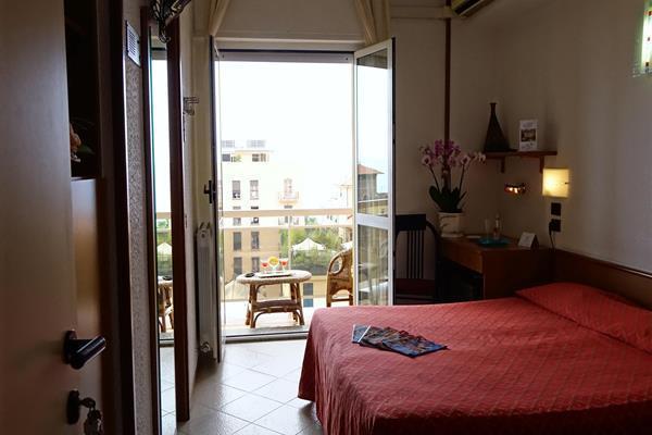 Hotel Careni Villa Italia Финале Лигуре Екстериор снимка