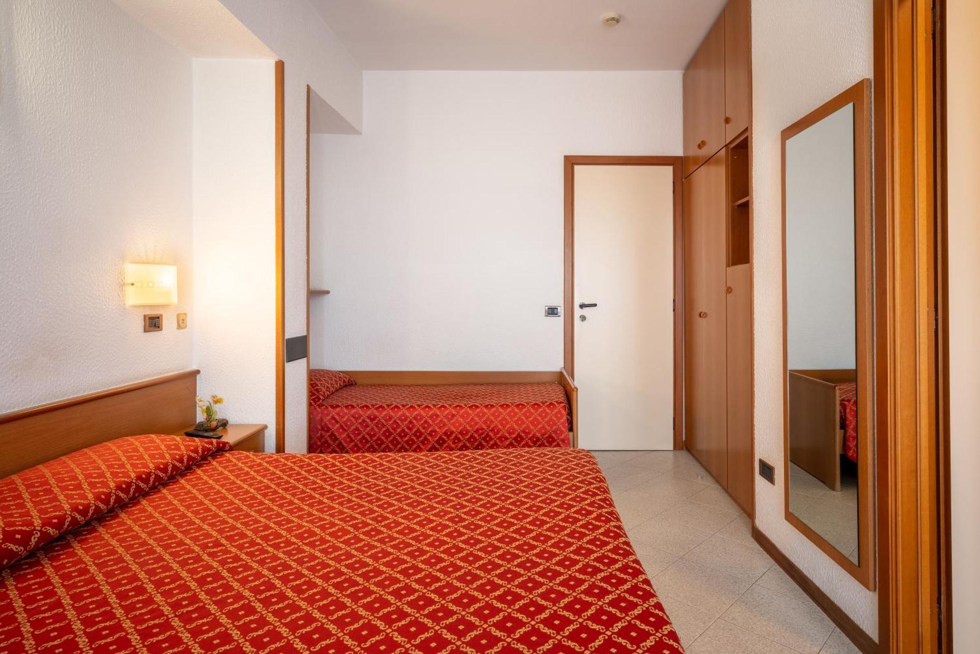 Hotel Careni Villa Italia Финале Лигуре Екстериор снимка