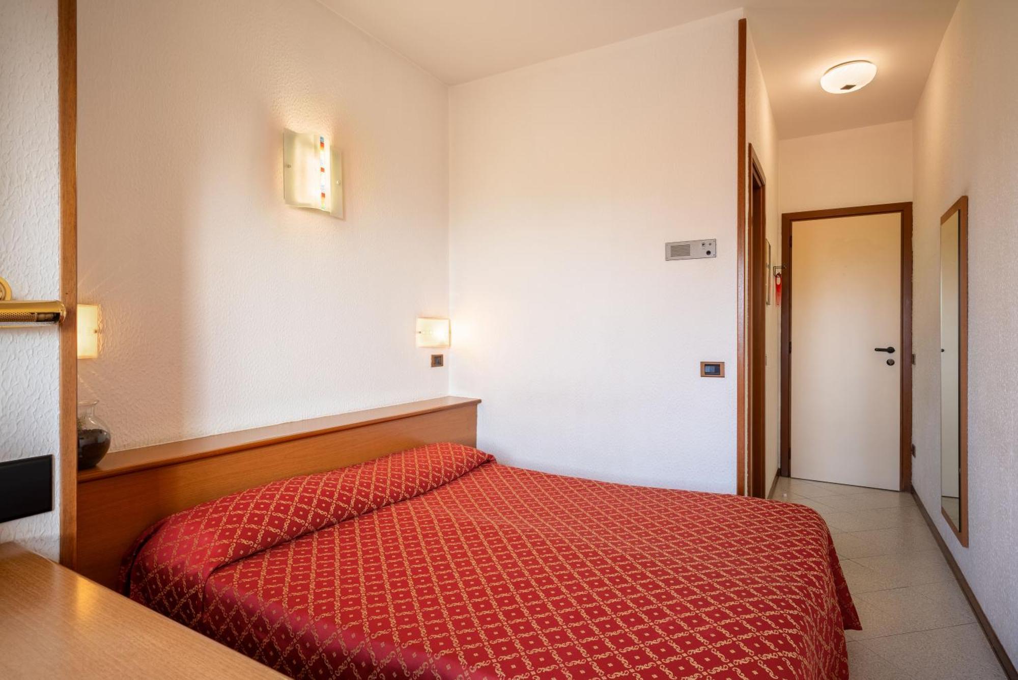 Hotel Careni Villa Italia Финале Лигуре Екстериор снимка